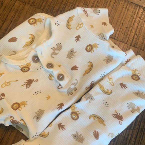 0-3 M Emily and Oliver suit - Picture 3 of 4